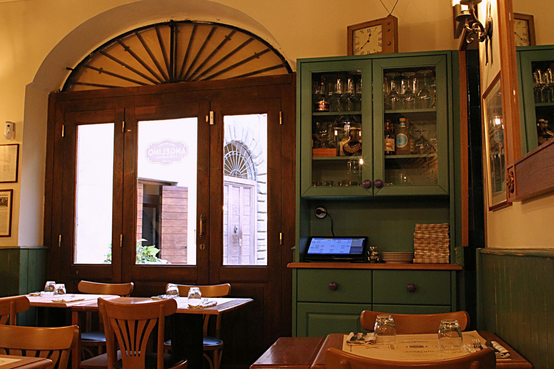 Trattoria Adriatico — Ambiente
